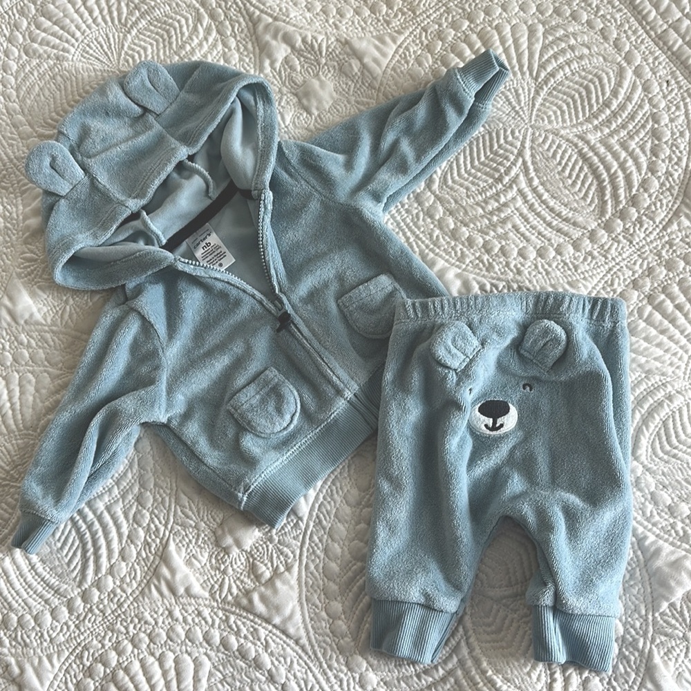 Newborn jogging suit